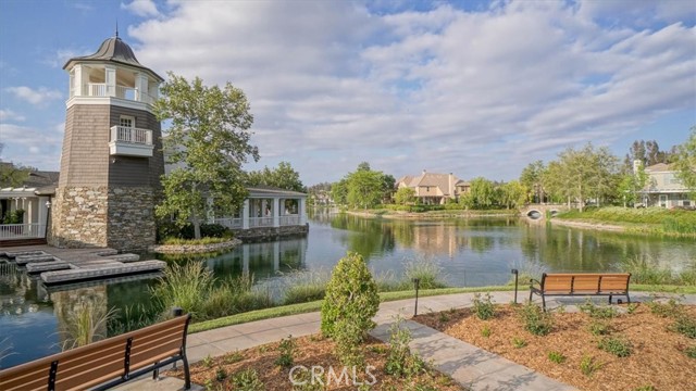 Bridgeport Clubhouse and Lake