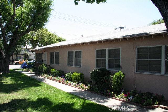 12825 Oxnard Street photo 4