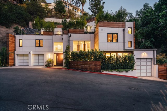 1414 Dawnridge Drive Beverly Hills, California Welcome home to this magnificent modern marvel in the heart of Beverly Hills Post Office. Situated at the end of a private cul de sac, this brilliant and stylish property is a vanguard of contemporary craft and application. Nearly 4,600 square feet of open floor plan with magnificent scale, the entry welcomes a large high ceilings into a beautiful living and dining space. The modern chef’s kitchen has custom contemporary finishes, a large bar island open to the family room seating. Substantial custom windows and glass sliding doors embrace endless natural light throughout. Five bedrooms and five and a half baths on a multi level design, equipped with an elevator that takes you from the main floor to the roof top deck and garden. An elegant master suite includes a fireplace retreat with private terrace access. A master spa embodies an absolute zen chamber with bright natural brilliance. Large outdoor living space both on roof top deck, master level terrace and first level bistro patio. An artful accomplishment of modern radiance and modern splendor.