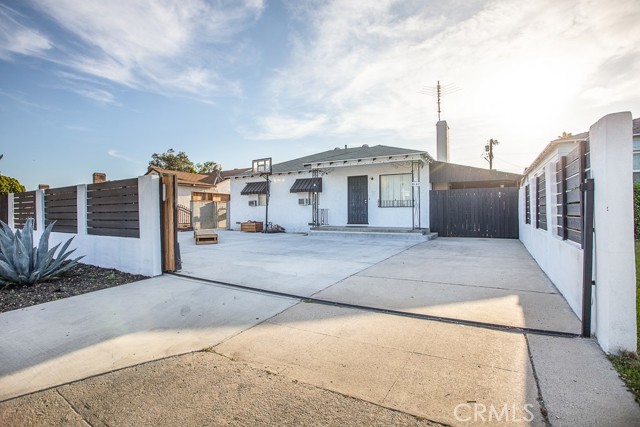 8147 Hinds Avenue, North Hollywood, CA 91605
