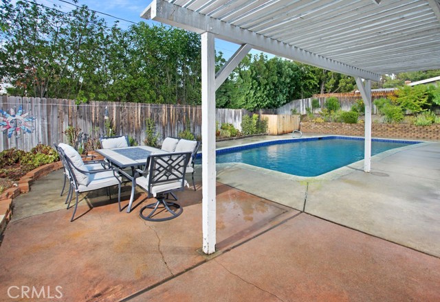 20735 Clarendon Street photo 8