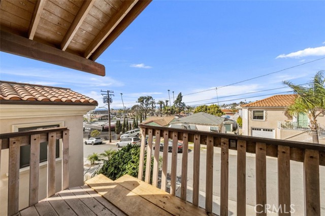 850 10th Street, Hermosa Beach, California 90254, 3 Bedrooms Bedrooms, ,2 BathroomsBathrooms,Residential,Sold,10th,SR22040887