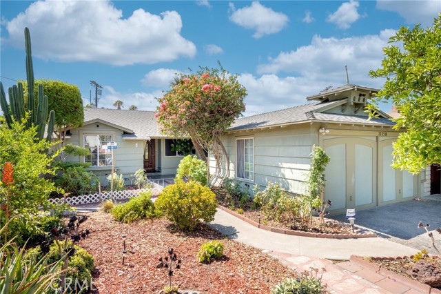 13358 Hartland Street photo 1