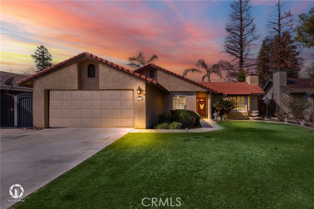 Detail Gallery Image 1 of 1 For 3721 Abbott Dr, Bakersfield,  CA 93312 - 3 Beds | 2 Baths