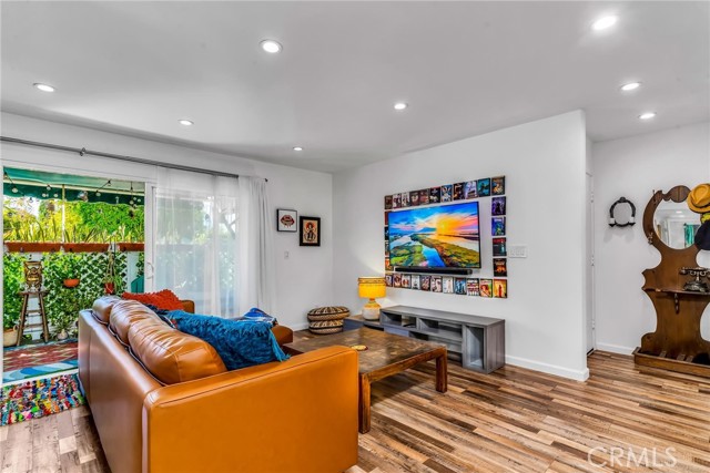 11511 Moorpark, 7 photo 3