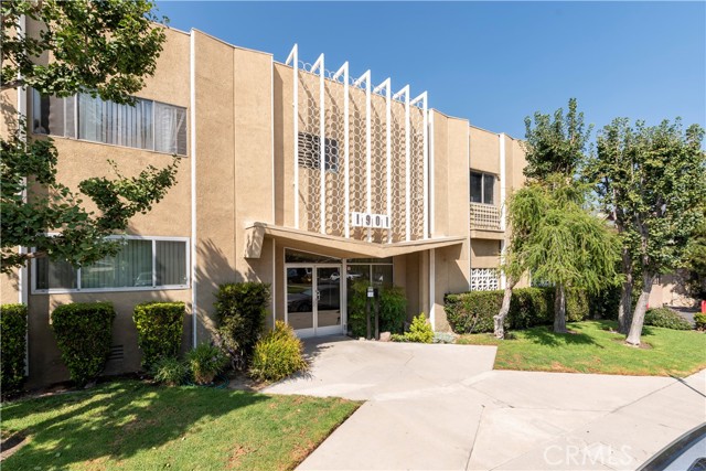 Detail Gallery Image 1 of 1 For 1901 Peyton Ave #J,  Burbank,  CA 91504 - 1 Beds | 1 Baths