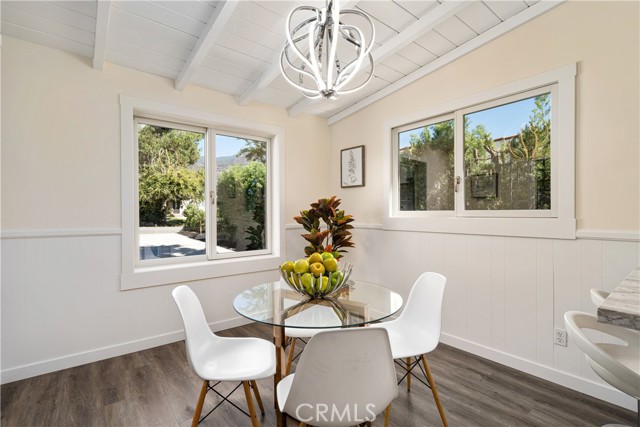 Light & bright breakfast nook