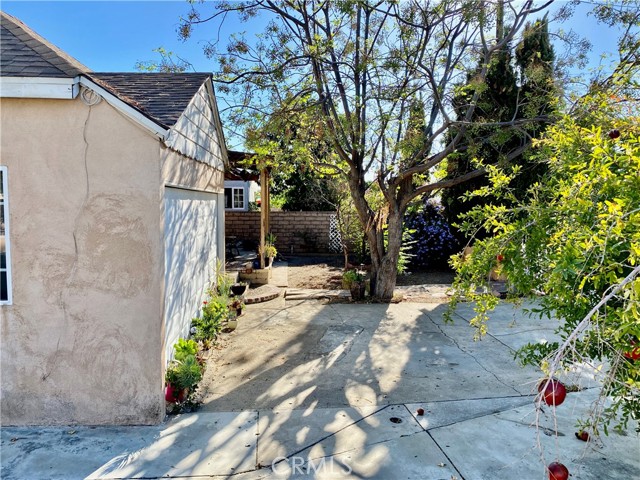13332 Del Sur Street photo 6