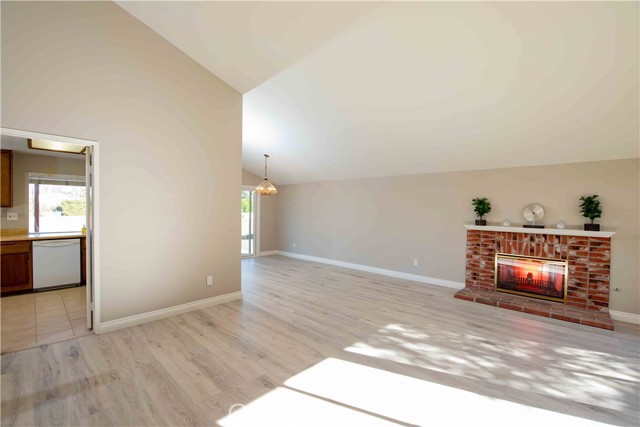 18517 Labrador Street photo 6