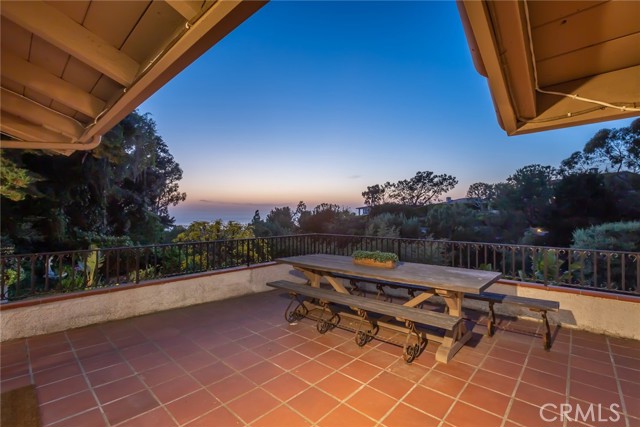 1103 Via Curva, Palos Verdes Estates, California 90274, 4 Bedrooms Bedrooms, ,5 BathroomsBathrooms,Residential,Sold,Via Curva,SR22096388