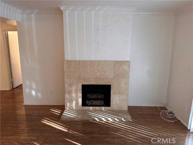 5325 Newcastle Avenue, 106 photo 4