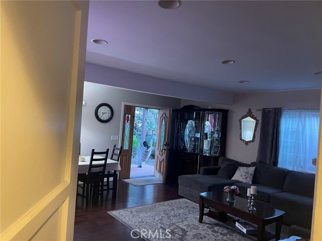 14823 Cohasset Street photo 5