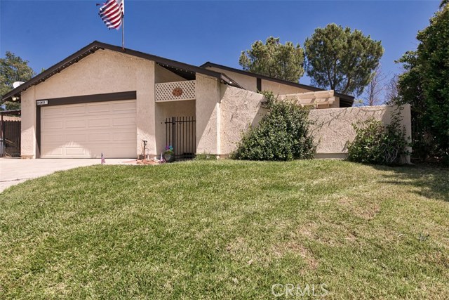 28045 Gold Hill Drive Castaic, California Great single story home with 3 bedrooms, 2 full baths, open layout, that includes a living room, dining area and a family room with a wood burning fireplace. This home is located at the end of a cul-de-sac and offers a private backyard with a covered patio and possible lake views. This home has natural stone floors throughout and carpet at the bedrooms. This single story home is a perfect place for the outdoors enthusiast which is in need of a large RV space, and as a bonus, it has a boat covered parking in addition to an attached 2 car garage.
Easy freeway access and minutes to Castaic Lake. This home has too much to offer and at this price, you won't be disappointed.