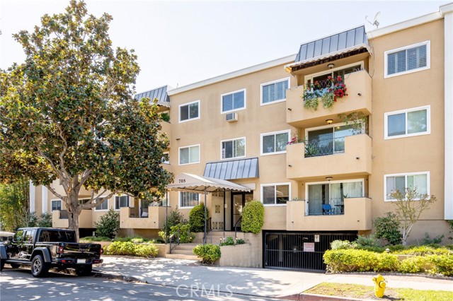 Detail Gallery Image 1 of 1 For 705 Westmount Dr #106,  West Hollywood,  CA 90069 - 2 Beds | 2 Baths