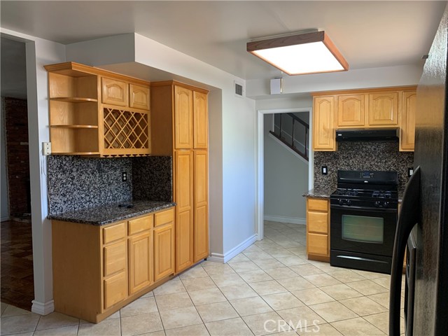 17052 Barneston Street photo 4