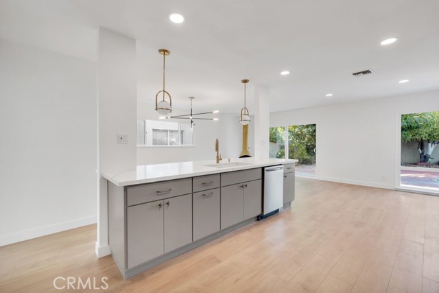 17201 Willard Street photo 8