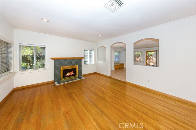 6001 Corbin Avenue photo 8