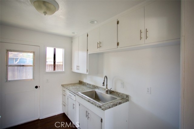 665 Irving photo 3