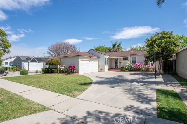 Detail Gallery Image 1 of 1 For 6900 Jamieson Ave, Reseda,  CA 91335 - 4 Beds | 2 Baths