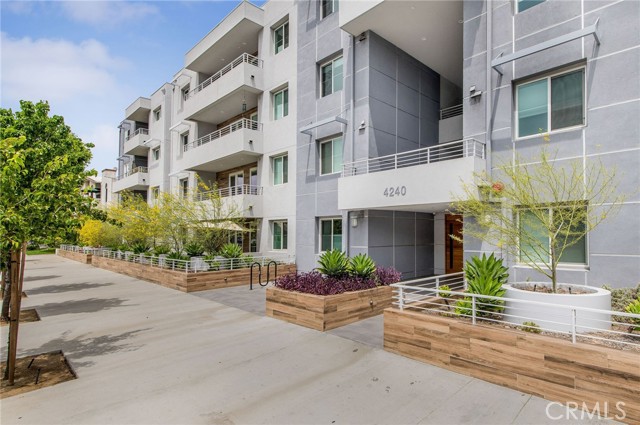 4240 Laurel Canyon Boulevard, 106 photo 1