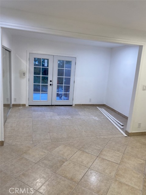 17915 Collins Street photo 4