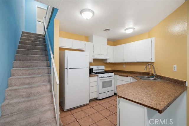 13750 Hubbard Street, 33 photo 7