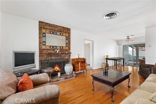 13907 Archwood Street photo 1