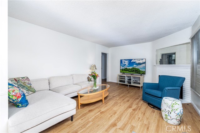17251 Kittridge Street photo 5