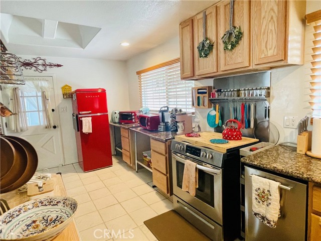 806 Katherine Rd photo 3