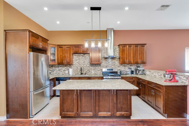22139 Leadwell Street photo 4