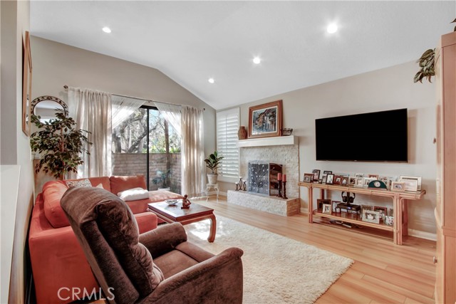 21821 Burbank Boulevard, 138 photo 3