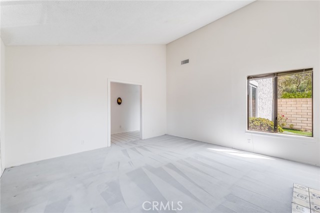 6104 Hedgewall Drive photo 8