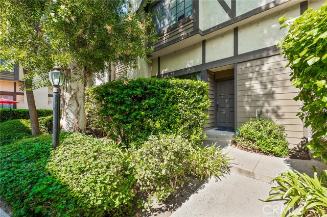 21217 Lassen Street, 2 photo 3