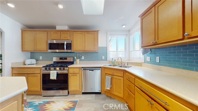 15455 Glenoaks Boulevard, 164 photo 6