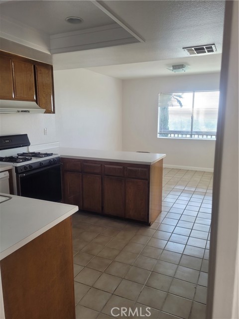 15648 Hillview Lane, 16 photo 6