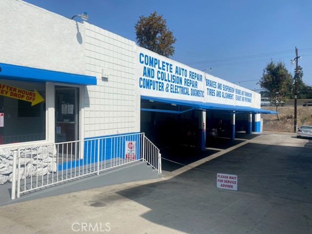 Photo of 19717 Ventura Boulevard, Woodland Hills, CA 91364