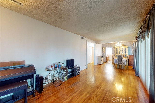 8057 Bellaire Avenue photo 8