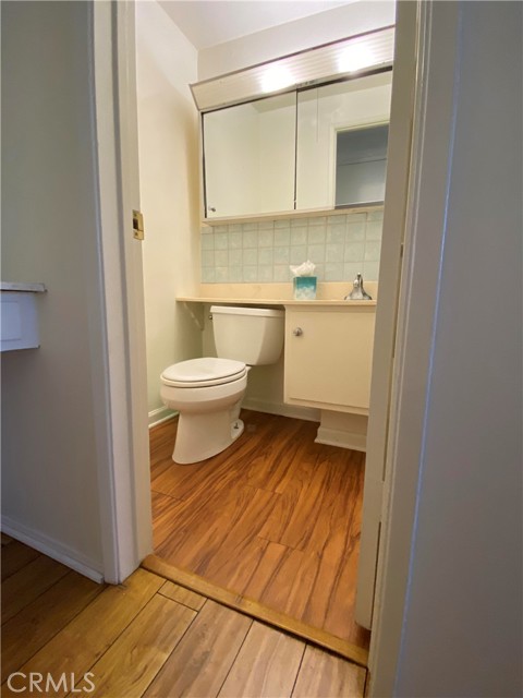 Secondary Bathroom in Bedroom