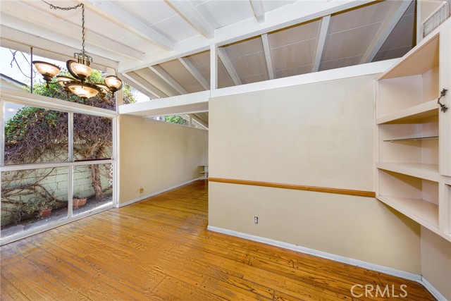 14214 Cohasset Street photo 7