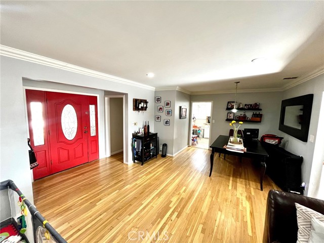10006 Woodley Avenue photo 2