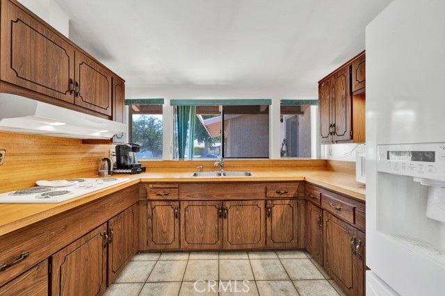 16411 Vincennes Street photo 7