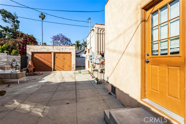 617 Crestmoore Place photo 3