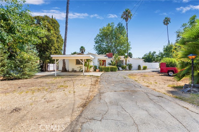 23310 Victory Boulevard photo 4