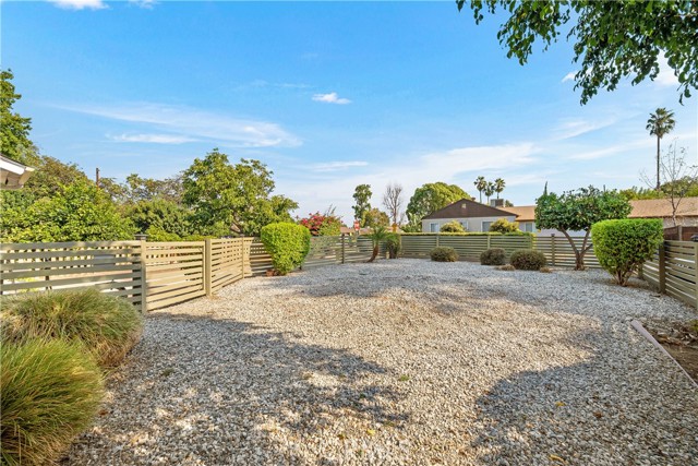 13907 Archwood Street photo 4