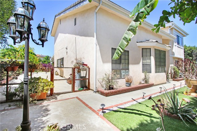 17021 Lassen Street photo 3