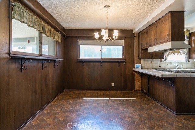 8514 Corbin Avenue photo 6