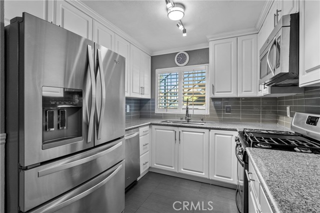 10636 Woodley Avenue, 15 photo 1