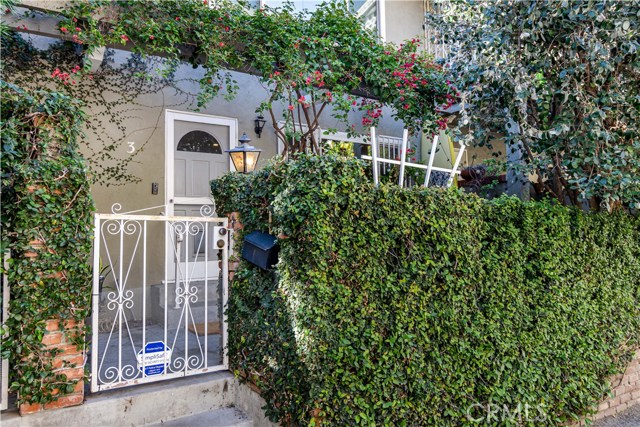 Photo of 14238 Dickens Street #3, Sherman Oaks, CA 91423