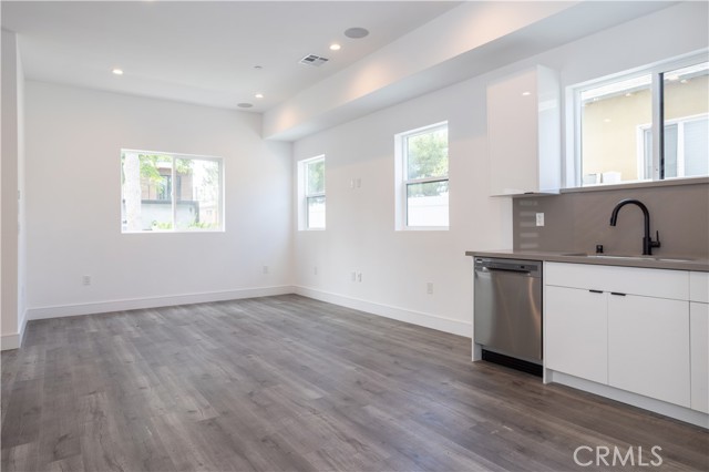 5648 Auckland Avenue photo 8