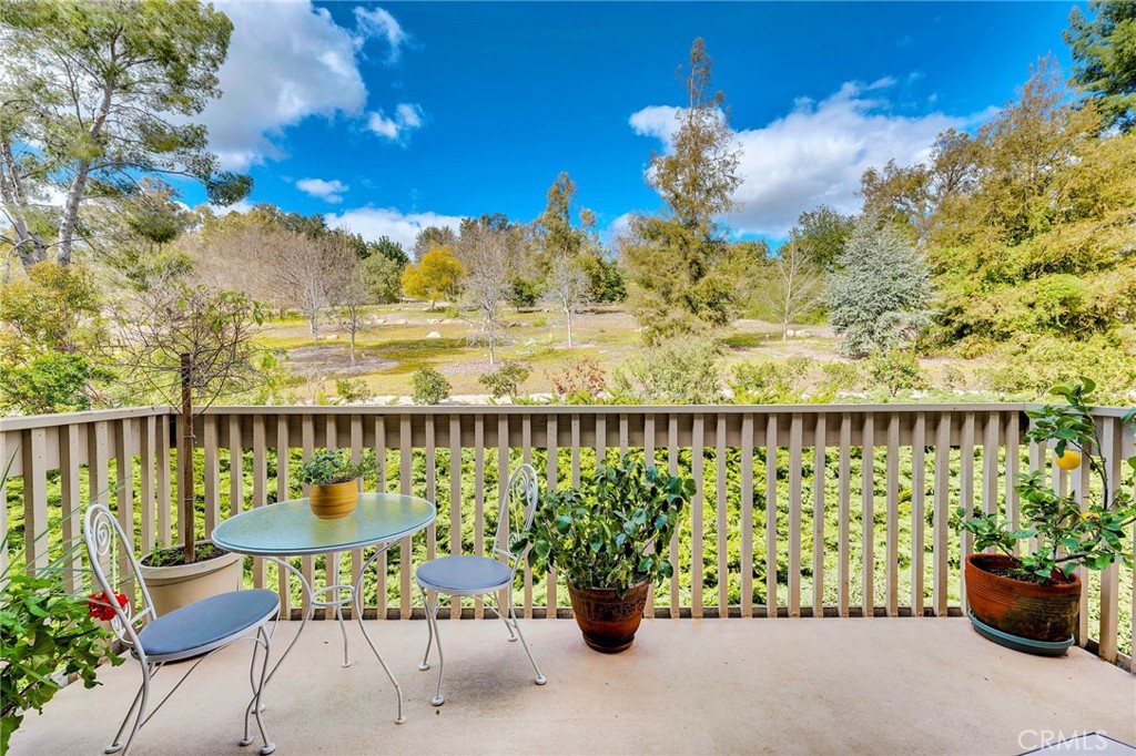 286 Oakleaf Drive 33, Thousand Oaks, CA 91360